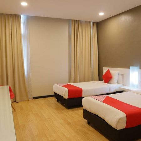 Oyo 232 The Suraya Hotel Kuantan Bagian luar foto