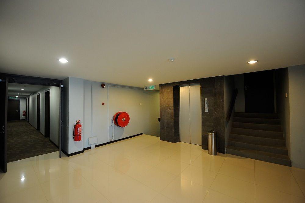 Oyo 232 The Suraya Hotel Kuantan Bagian luar foto