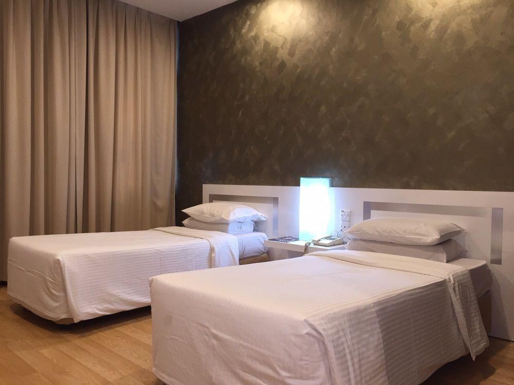Oyo 232 The Suraya Hotel Kuantan Bagian luar foto