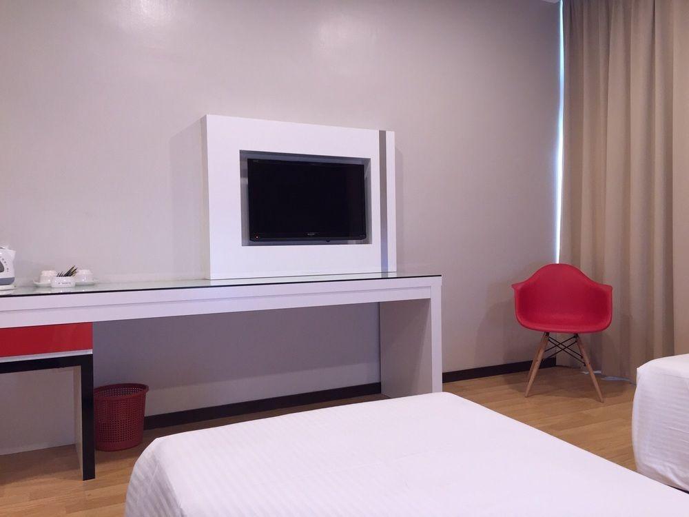 Oyo 232 The Suraya Hotel Kuantan Bagian luar foto