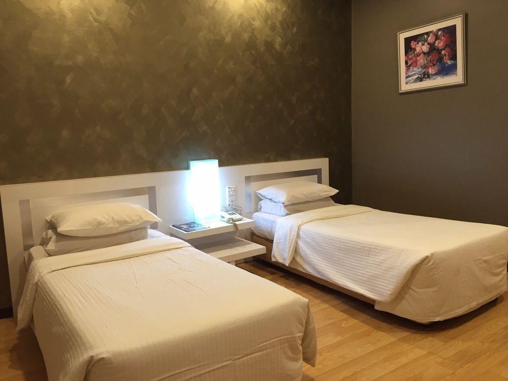 Oyo 232 The Suraya Hotel Kuantan Bagian luar foto