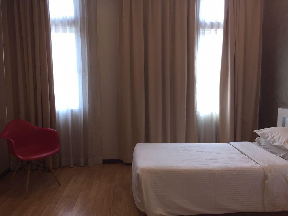 Oyo 232 The Suraya Hotel Kuantan Bagian luar foto