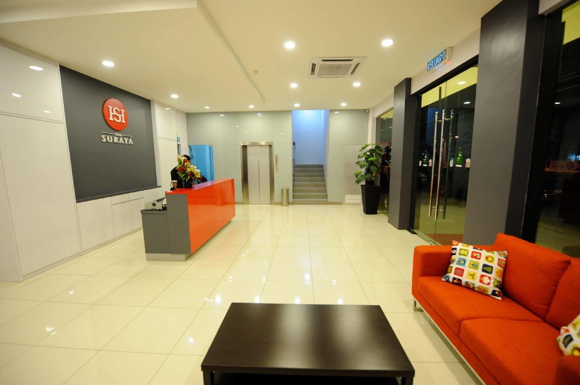 Oyo 232 The Suraya Hotel Kuantan Bagian luar foto