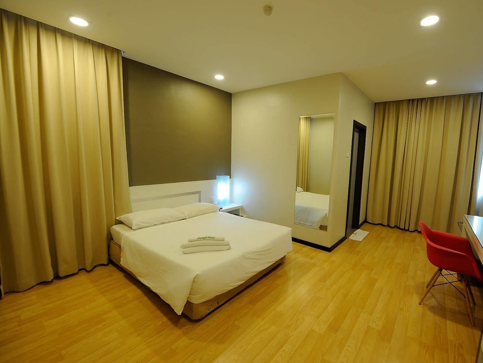 Oyo 232 The Suraya Hotel Kuantan Bagian luar foto