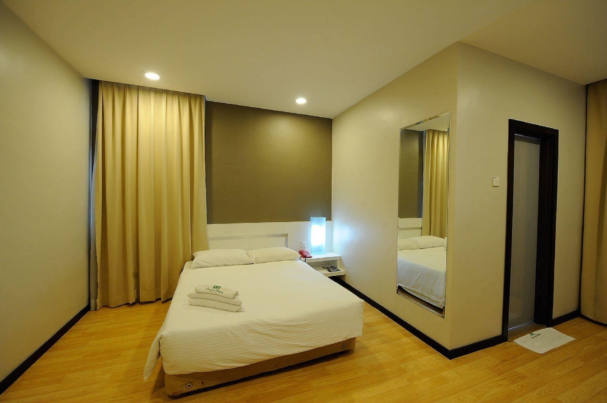 Oyo 232 The Suraya Hotel Kuantan Bagian luar foto