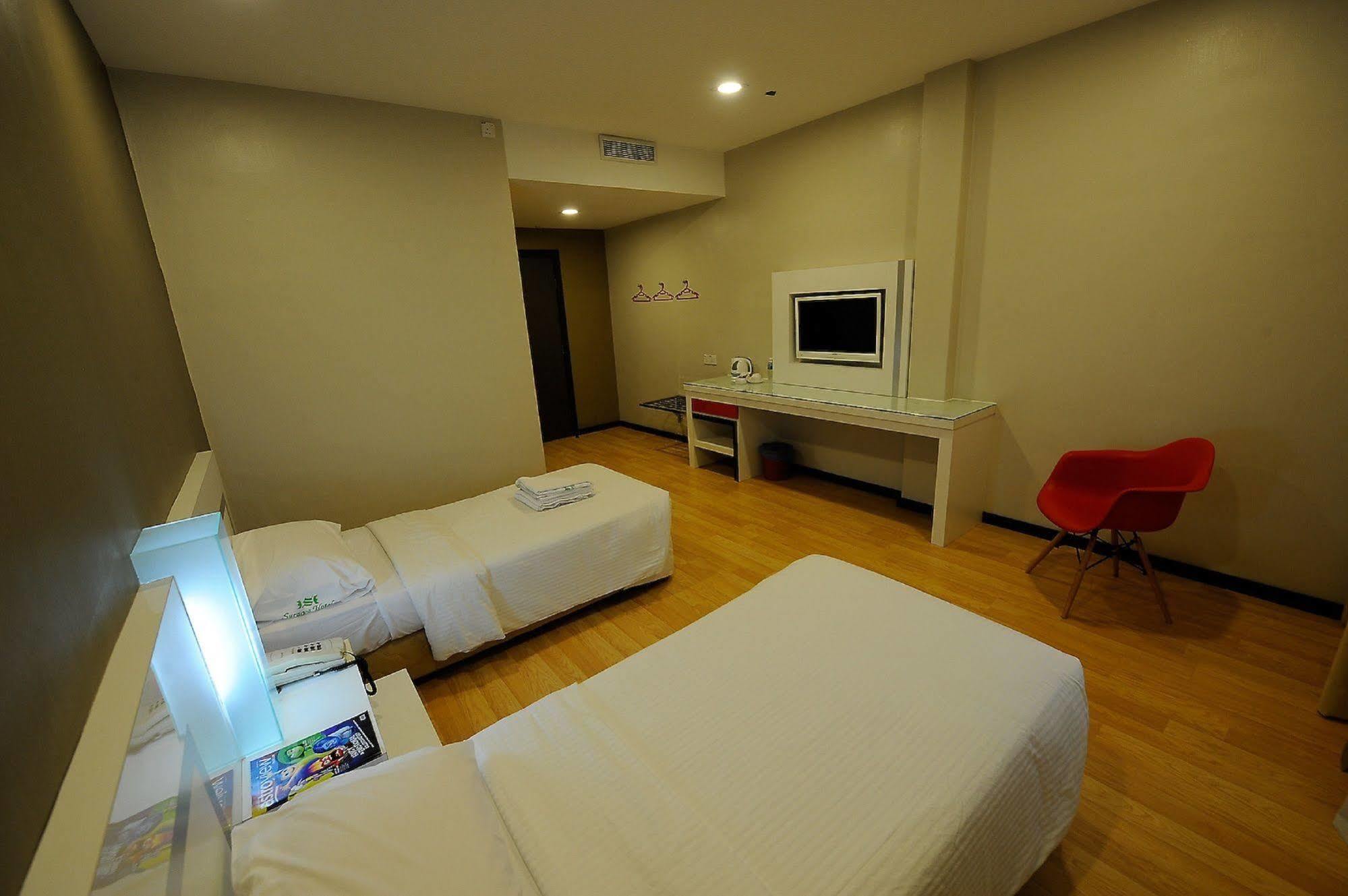Oyo 232 The Suraya Hotel Kuantan Bagian luar foto