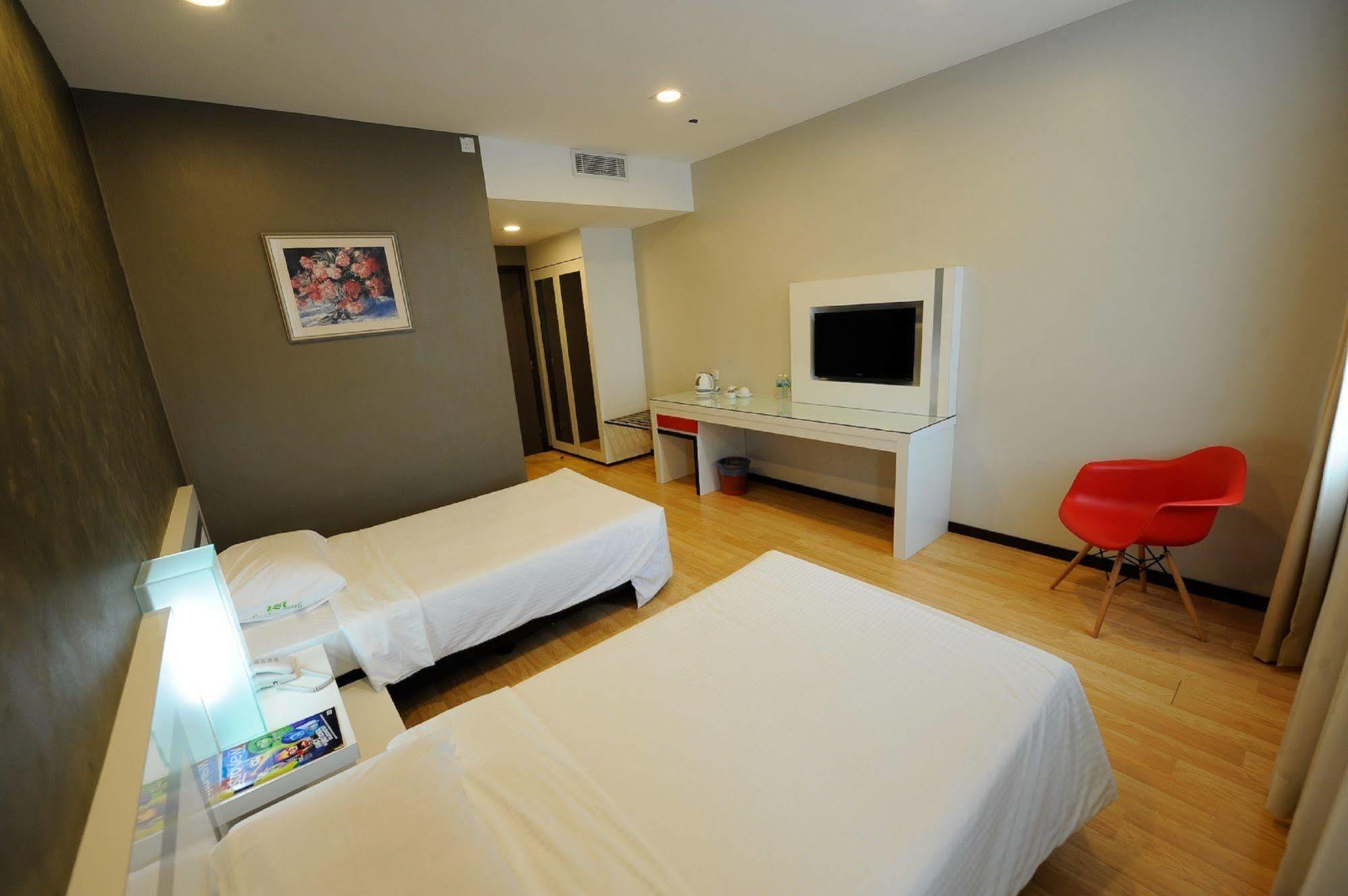 Oyo 232 The Suraya Hotel Kuantan Bagian luar foto