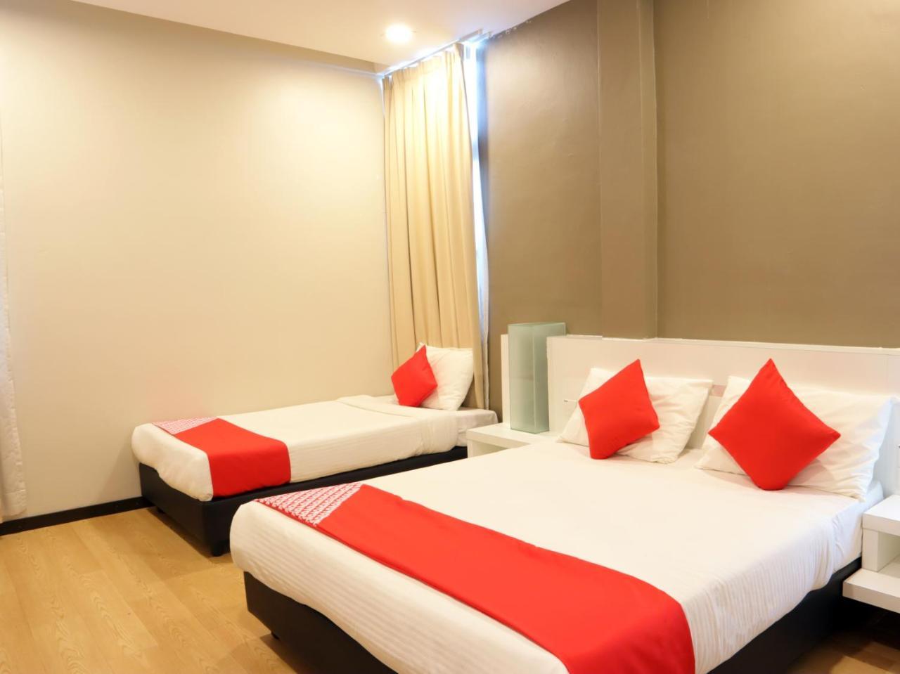 Oyo 232 The Suraya Hotel Kuantan Bagian luar foto