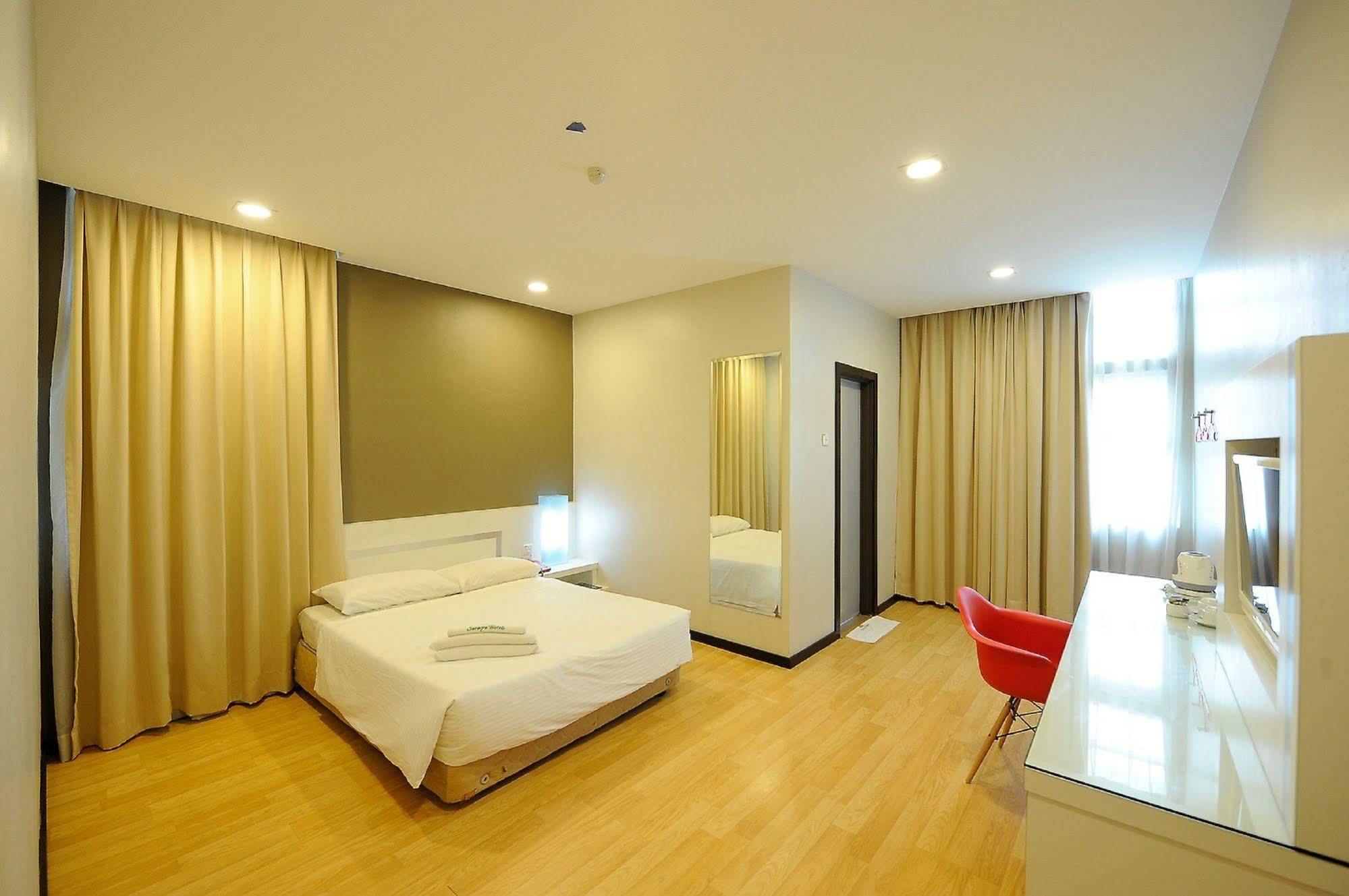 Oyo 232 The Suraya Hotel Kuantan Bagian luar foto