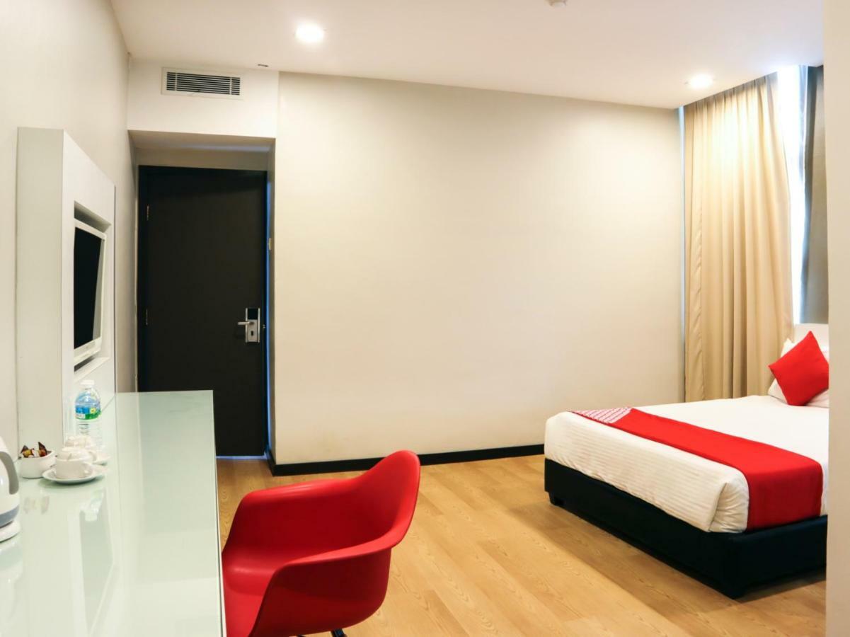 Oyo 232 The Suraya Hotel Kuantan Bagian luar foto