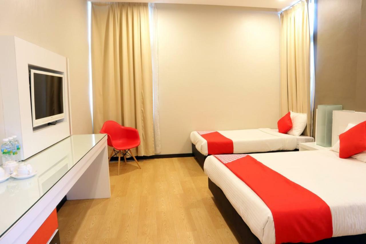 Oyo 232 The Suraya Hotel Kuantan Bagian luar foto