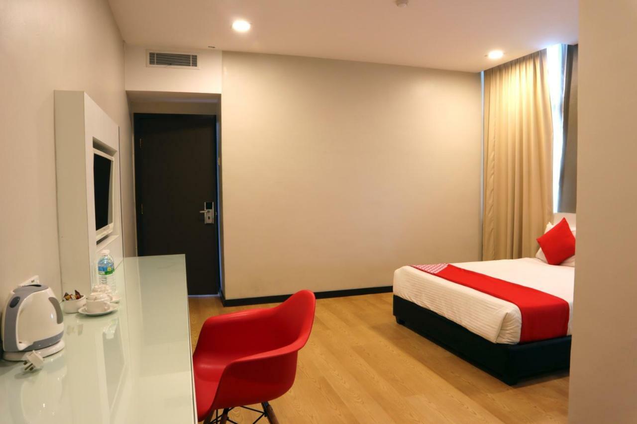 Oyo 232 The Suraya Hotel Kuantan Bagian luar foto